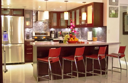 Waikiki Condominio | Posh & Lavish ... 2 ADJOINING SUITES ... Direct Ocean Views