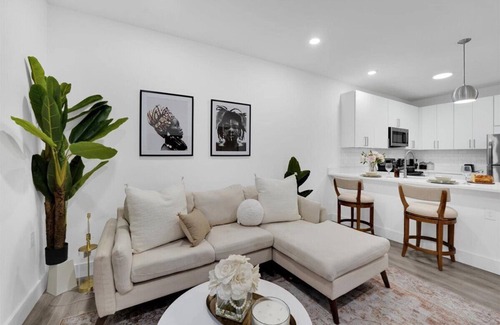 Union Condominio | Posh Living Cozy Condo