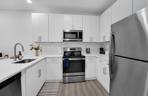 Union Condominio | Posh Living Cozy Condo