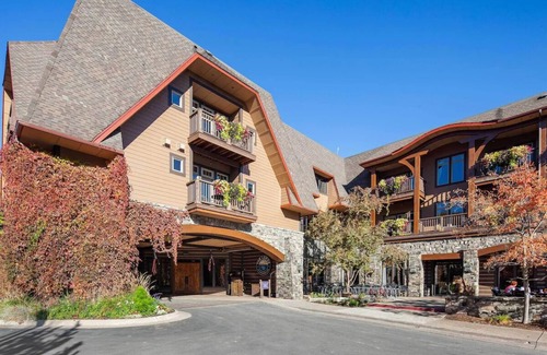 Whitefish Apartamento | Posh Multi-Level Retreat w/Preserve Views, BBQ, Kid’s Playroom