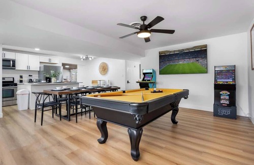 North Las Vegas Casa | Posh & Upscale 4BR Home w/ Pool Perfect for Groups