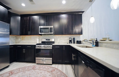 Elizabeth Apartamento | Posh Urban Loft Living: Your Stylish Downtown Experience