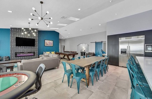 Spring Valley Casa | Posh Villa 8 Bdr X 5 Bth 16 Bds