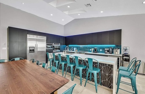 Spring Valley Casa | Posh Villa 8 Bdr X 5 Bth 16 Bds