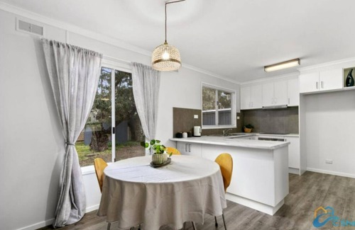 Loch Sport Casa | Position Perfect Double Block Renovated 3 Bedroom Home, Space for Outdoor Fun