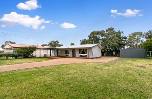 Loch Sport Casa | Position Perfect Double Block Renovated 3 Bedroom Home, Space for Outdoor Fun