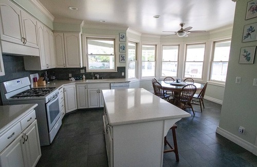 Fillmore Casa | Post-Victorian with Private Pool & Sprawling Grounds, Near Wedding Venues.