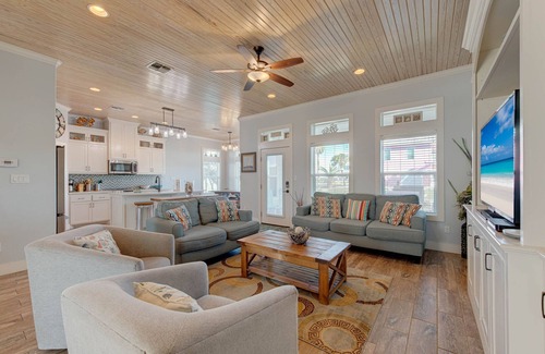 Port Aransas Casa | Postcard from Paradise | Pet Friendly, Shared Pool