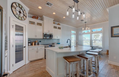 Port Aransas Casa | Postcard from Paradise | Pet Friendly, Shared Pool