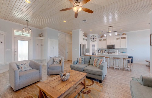 Port Aransas Casa | Postcard from Paradise | Pet Friendly, Shared Pool