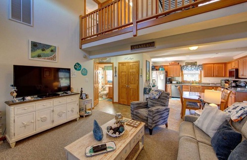 Ocracoke Casa | Potter's Place: Cozy home Just a short walk to the Ocracoke Lighthouse.