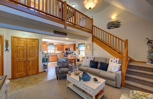 Ocracoke Casa | Potter's Place: Cozy home Just a short walk to the Ocracoke Lighthouse.
