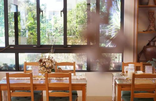 Jiji Casa | Pottery Flower B&B