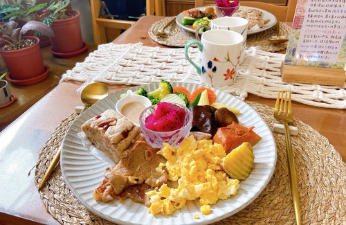 Jiji Cama Y Desayuno | Pottery Flower B&B