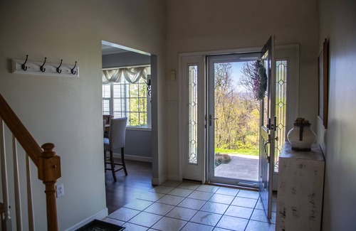 Pottsville Casa | Pottsville Mountain Home near Yuengling Brewery