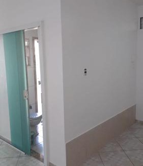 Rio das Ostras Casa | Pousada Tia Rosi com suites independente 100 mts da praia c ar, energia solar e atendimento vip