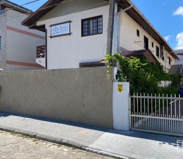 Ingleses do Rio Vermelho Hotel | Pousada Villa Garcia - Residencial
