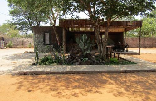 Kasane Cama Y Desayuno | POVI Holiday Home