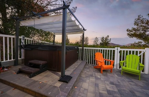 Poway Casa | Poway Retreat | Hot Tub, Big Back Deck & Games!