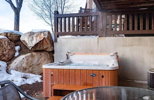 Ogden Casa | Powder Palace with Hot Tub and Resort Amenities