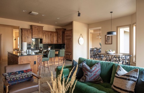 Old Farm District Casa | Duerme 20! Casa con Encanto en Bend Oregon ❤ por AvantStay