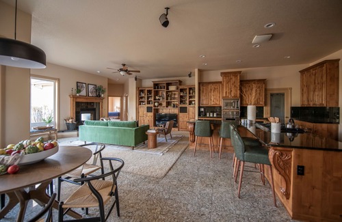 Old Farm District Casa | Duerme 20! Casa con Encanto en Bend Oregon ❤ por AvantStay