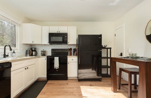 Fletcher Casa | Completely Renovated | Cozy | Pet Friendly