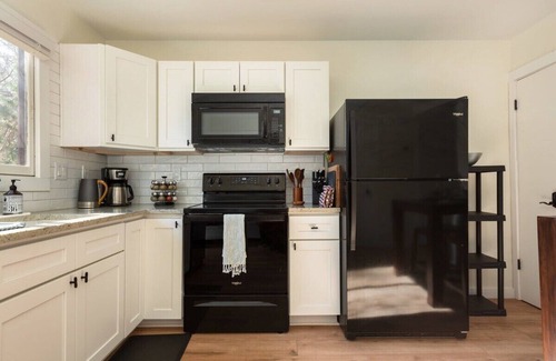 Fletcher Casa | Completely Renovated | Cozy | Pet Friendly