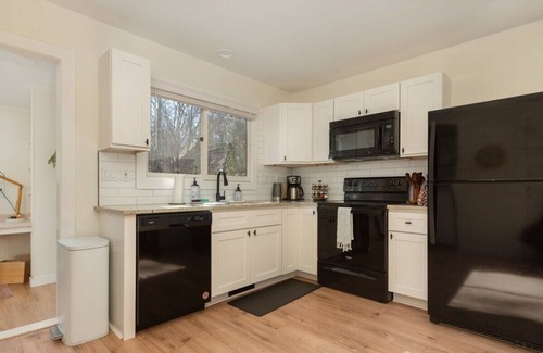 Fletcher Casa | Completely Renovated | Cozy | Pet Friendly