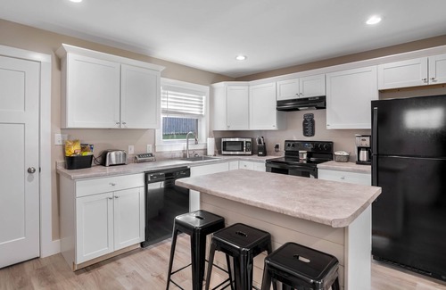 Swannanoa Casa | Power & Water Working, No Internet or Cell Service, Pet Friendly