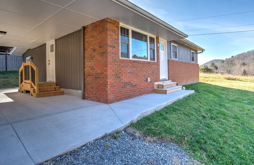 Swannanoa Casa | Power & Water Working, No Internet or Cell Service, Pet Friendly