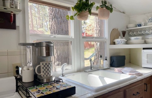 Wrightwood Apartamento | Peaceful Pines, Near Village|Fireplace|Pets OK