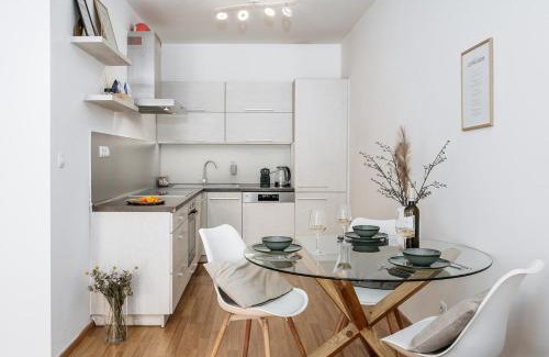 Nusle Apartamento | Prague Days - Bright Apartment - Balcony - Private Parking