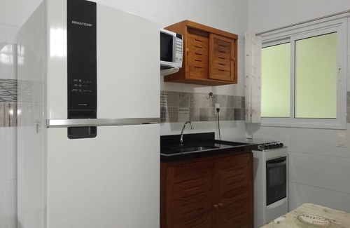 Ubatuba Apartamento | Apartamento nuevo, amueblado, cocina completa, a 600 metros de la playa de Tabatinga.