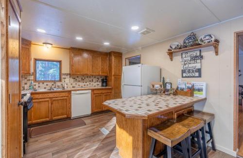 Rapid City Casa | Prairie Creek Cabin w/Hot tub