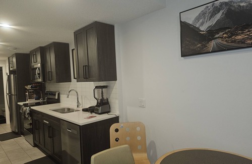 Sage Hill Casa | Praise bethel -Homely walkout suite in YYC