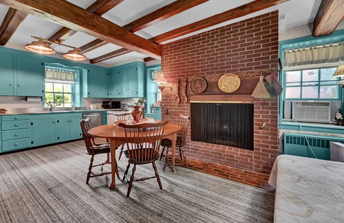 Porters Sideling Otro | Pre-Civil War Farmhouse / Personal Private Golf Course