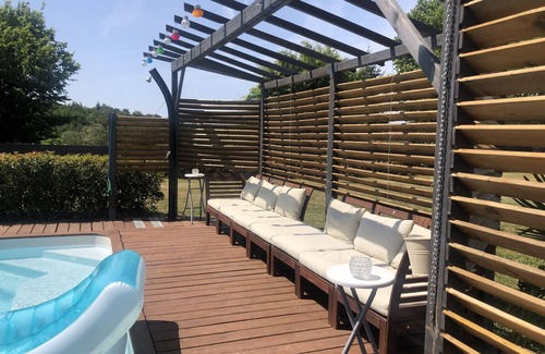 Saint-Martin-de-Fressengeas Cabaña | Pretty 1-bedroom self-catering cottage with swimming pool
