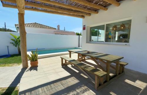 Los Canos de Meca Casa | Preciosa Villa Independiente 100metros playa 10personas, Free Parking, Fully renovated Now
