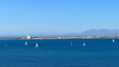 Almadraba-Canyelles Apartamento | Precioso apartamento con vistas espectaculares de la Bahia Roses AV-48