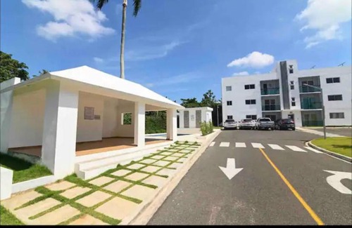 Moca Apartamento | Precioso apartamento de 3 dormitorios y 2 baños con piscina.