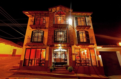 Mazamitla Apartamento | Precioso Cuarto Familiar con Balcón en el Centro (6 pax)