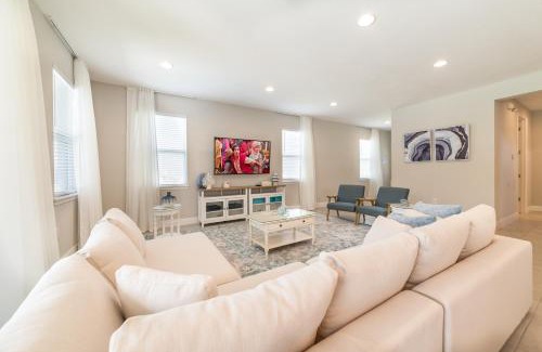 West Kissimmee Casa | Precious Home Near Disney With Private Pool, Theater Room And Waterpark & Resort Access At Encore Resort Reunion - 7449Mr