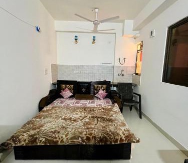 Vrindavan Apartamento | Premanand mharaj ji marg Vrindavan Dham