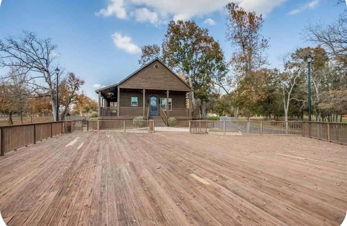 Van Zandt County Casa | Premier country house with top amenities in Ben Wheeler near Canton Trade Days