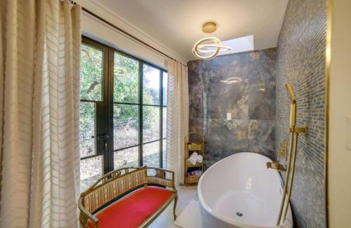 Cleone Casa | Premier Countryside Oasis GuestHouse Near Lake