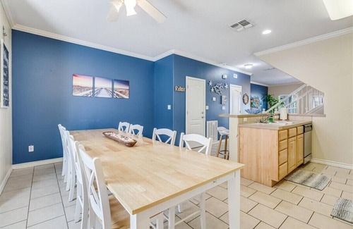 Corpus Christi Casa | ⭐⭐⭐⭐⭐ PREMIER HOSTED PADRE POOLSIDE PARADISE - 3 mins to BEACH and GREAT DINING!