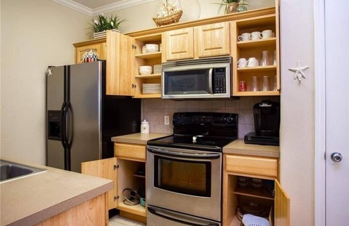 Corpus Christi Casa | ⭐⭐⭐⭐⭐ PREMIER HOSTED PADRE POOLSIDE PARADISE - 3 mins to BEACH and GREAT DINING!