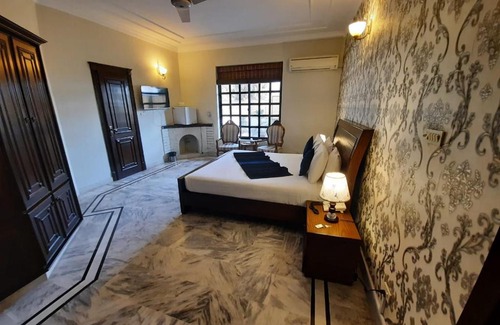 F-7 Sector Casa | Premier Inn Executive-For Families only