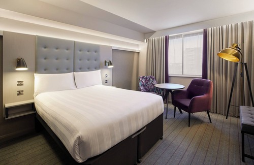 Ealing Hotel | Premier Inn London Ealing